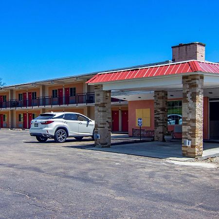 Econo Lodge Hotel Брэдфорд Экстерьер фото