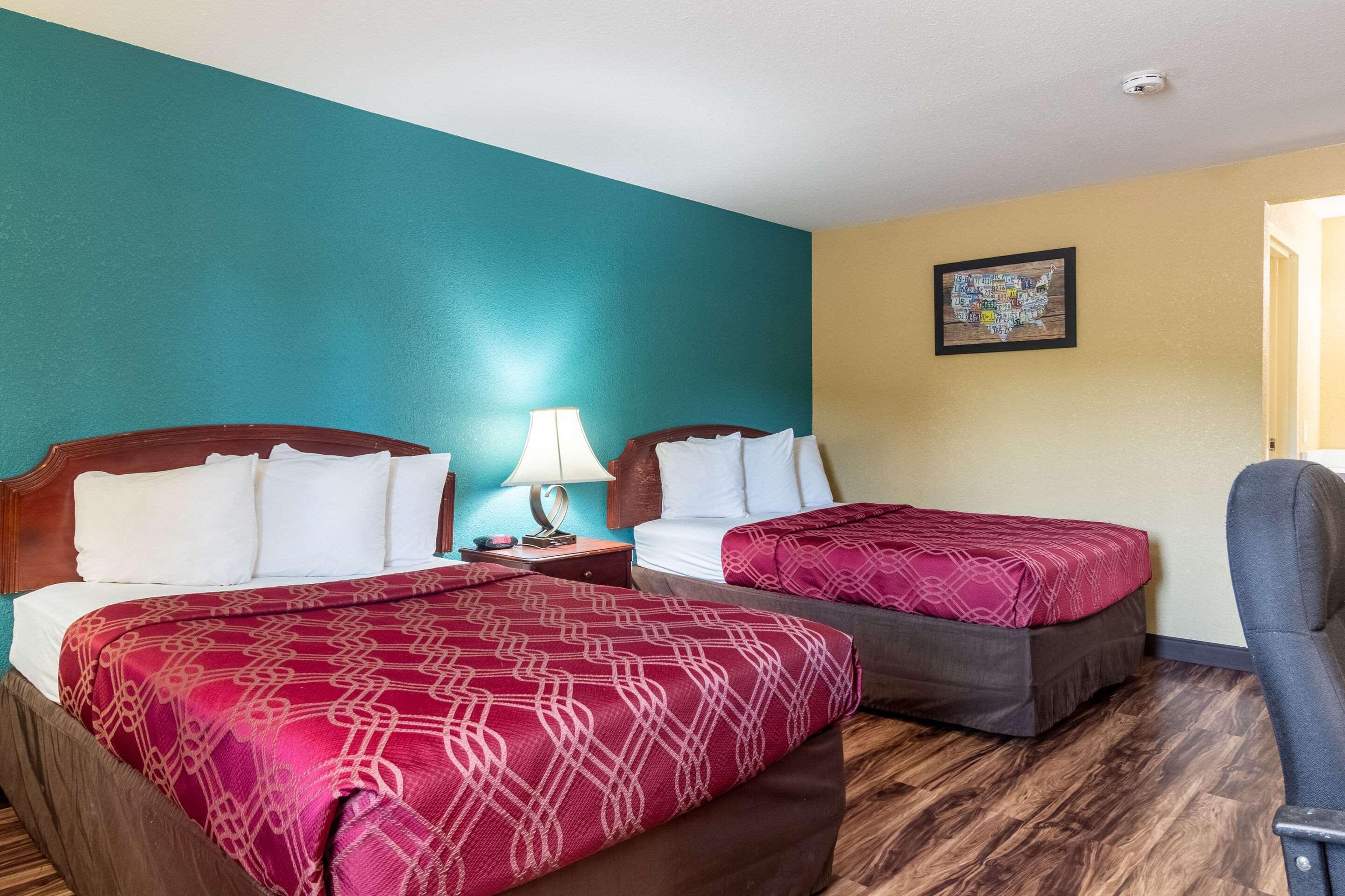 Econo Lodge Hotel Брэдфорд Экстерьер фото