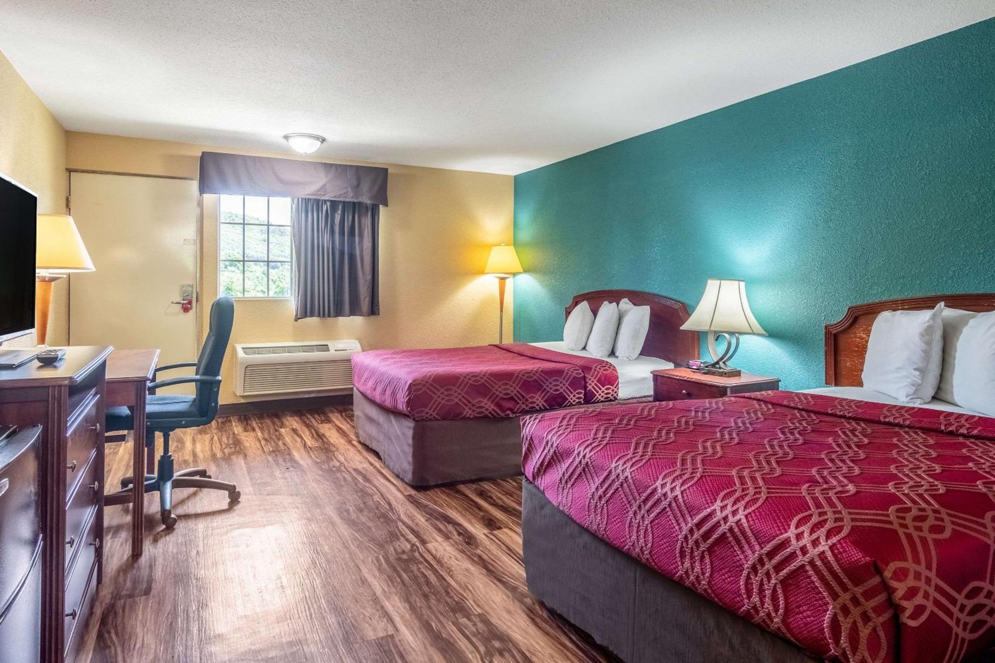 Econo Lodge Hotel Брэдфорд Экстерьер фото
