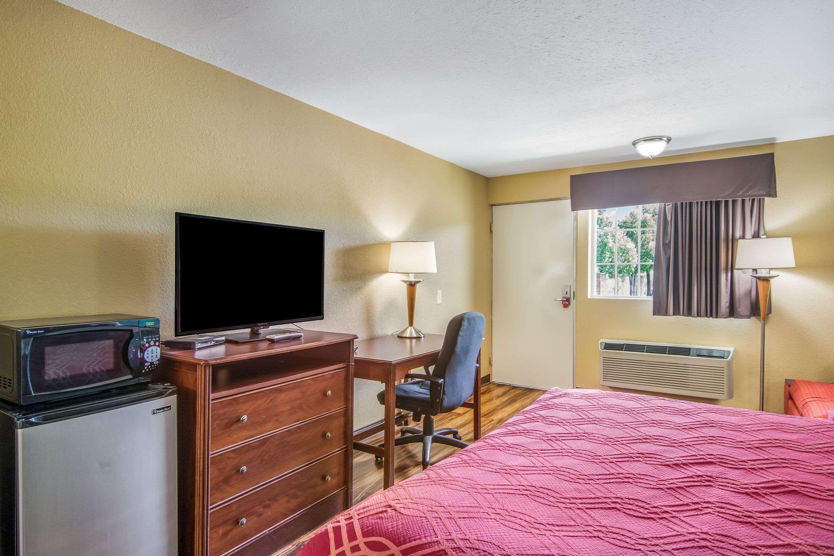 Econo Lodge Hotel Брэдфорд Экстерьер фото