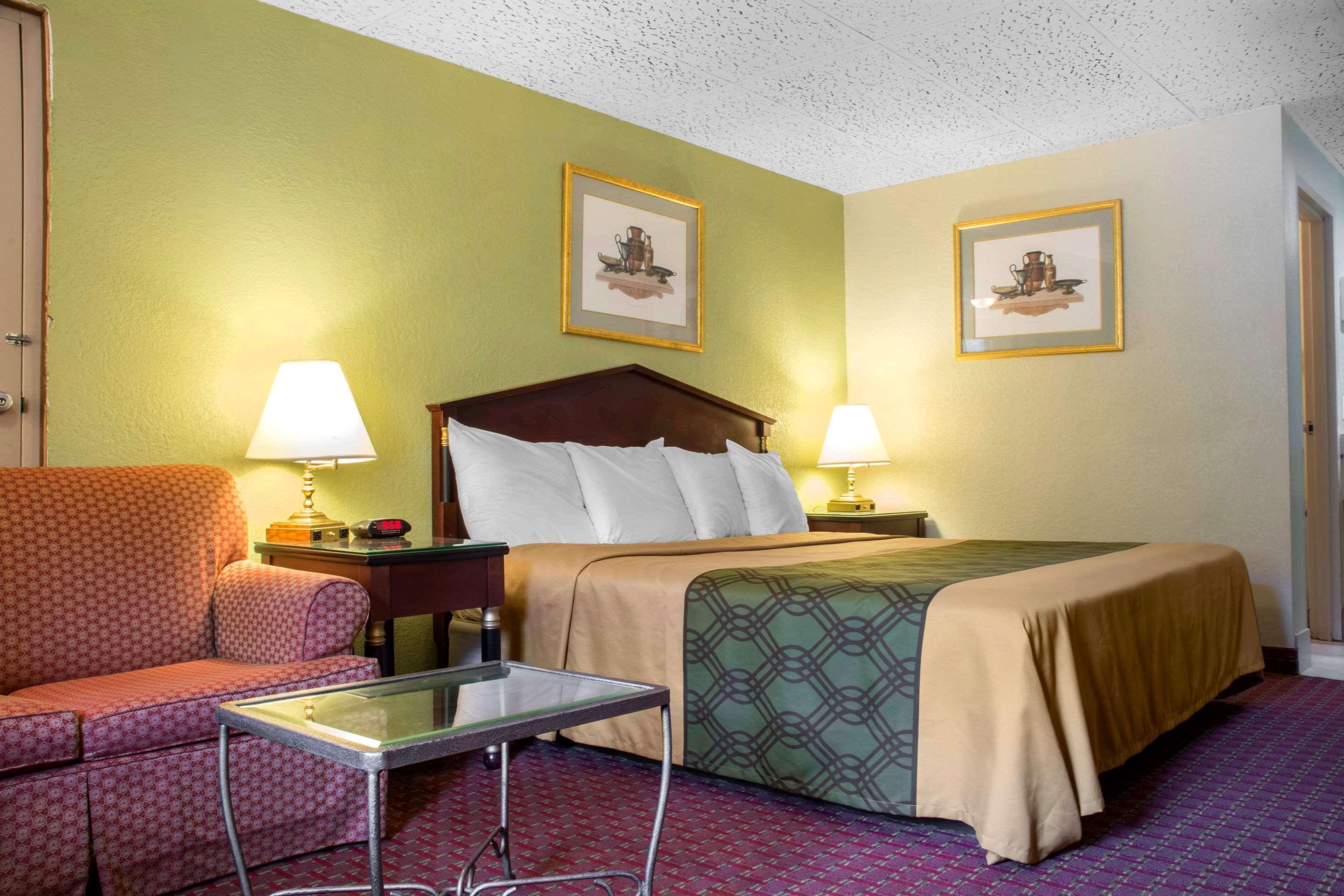 Econo Lodge Hotel Брэдфорд Экстерьер фото