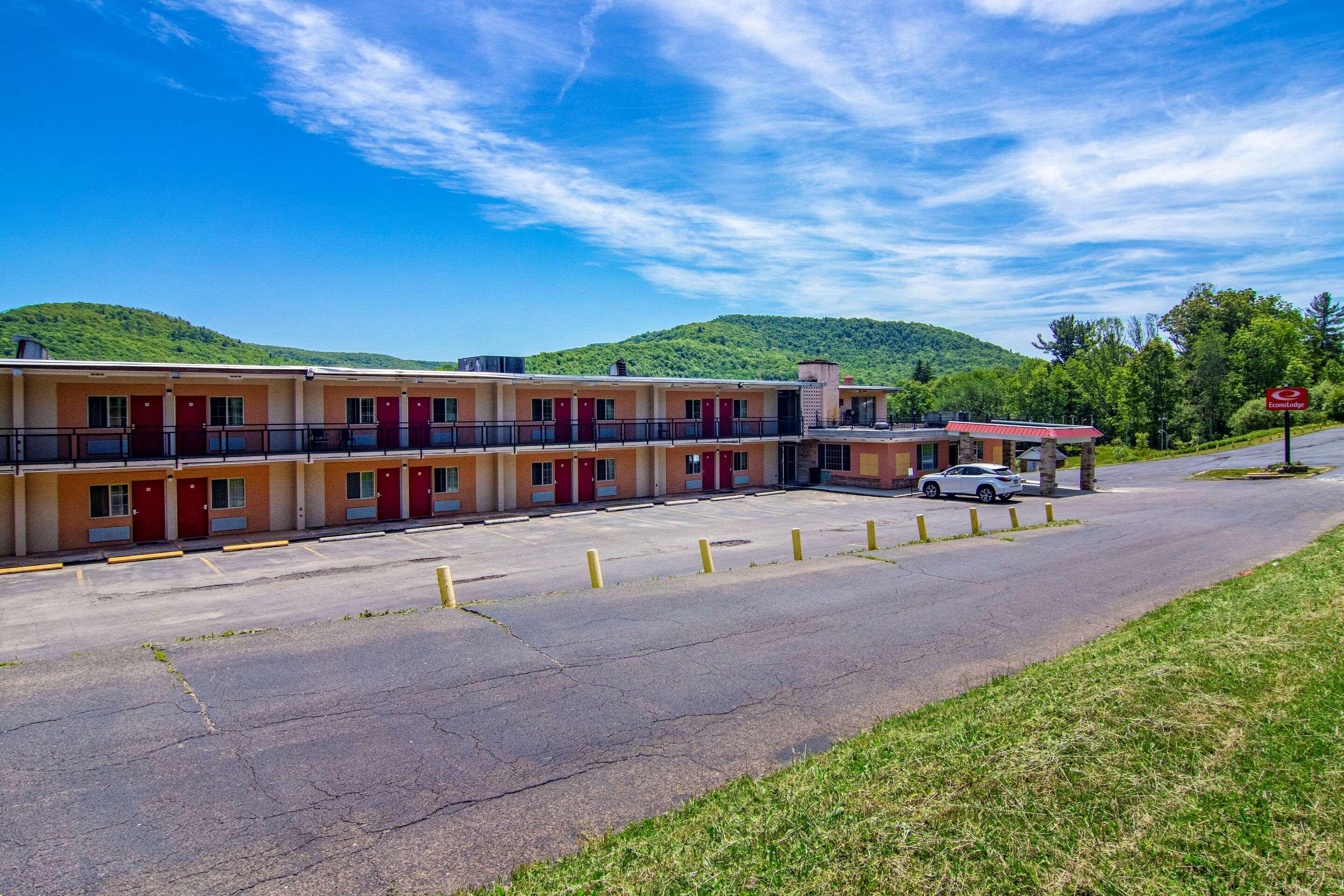 Econo Lodge Hotel Брэдфорд Экстерьер фото
