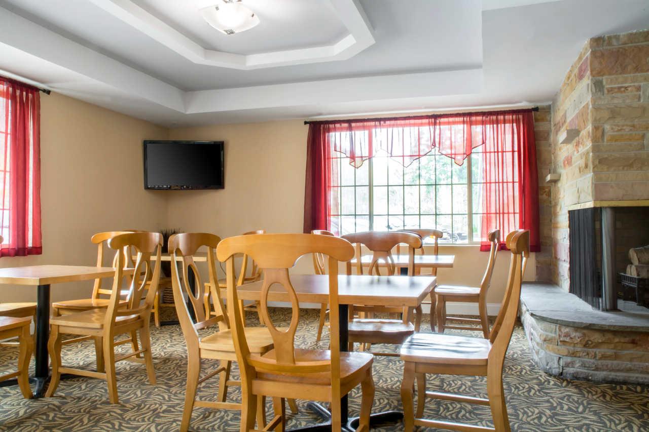 Econo Lodge Hotel Брэдфорд Экстерьер фото
