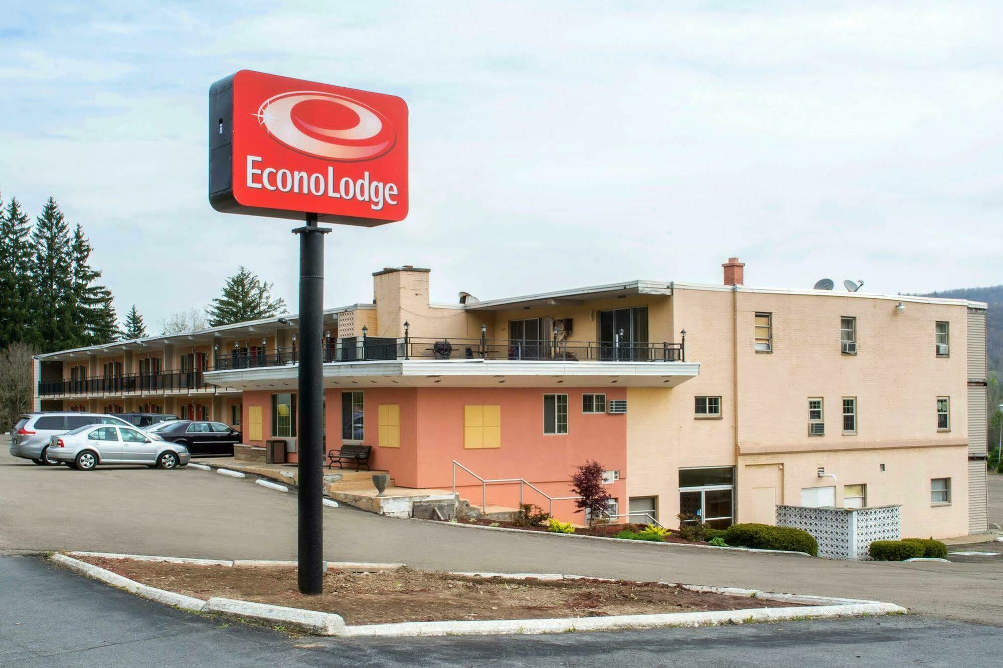 Econo Lodge Hotel Брэдфорд Экстерьер фото